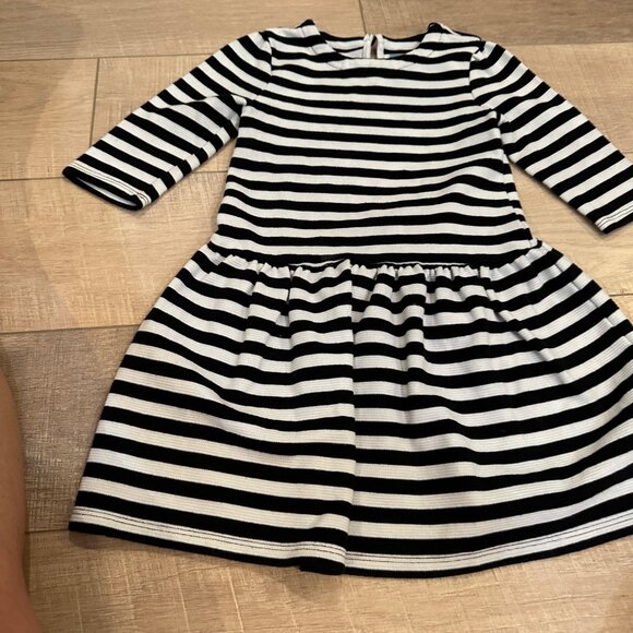 Black & White Striped BabyGap Dress For Girls Size 4-5 YRS 3/4 Sleeves - Picture 2 of 6